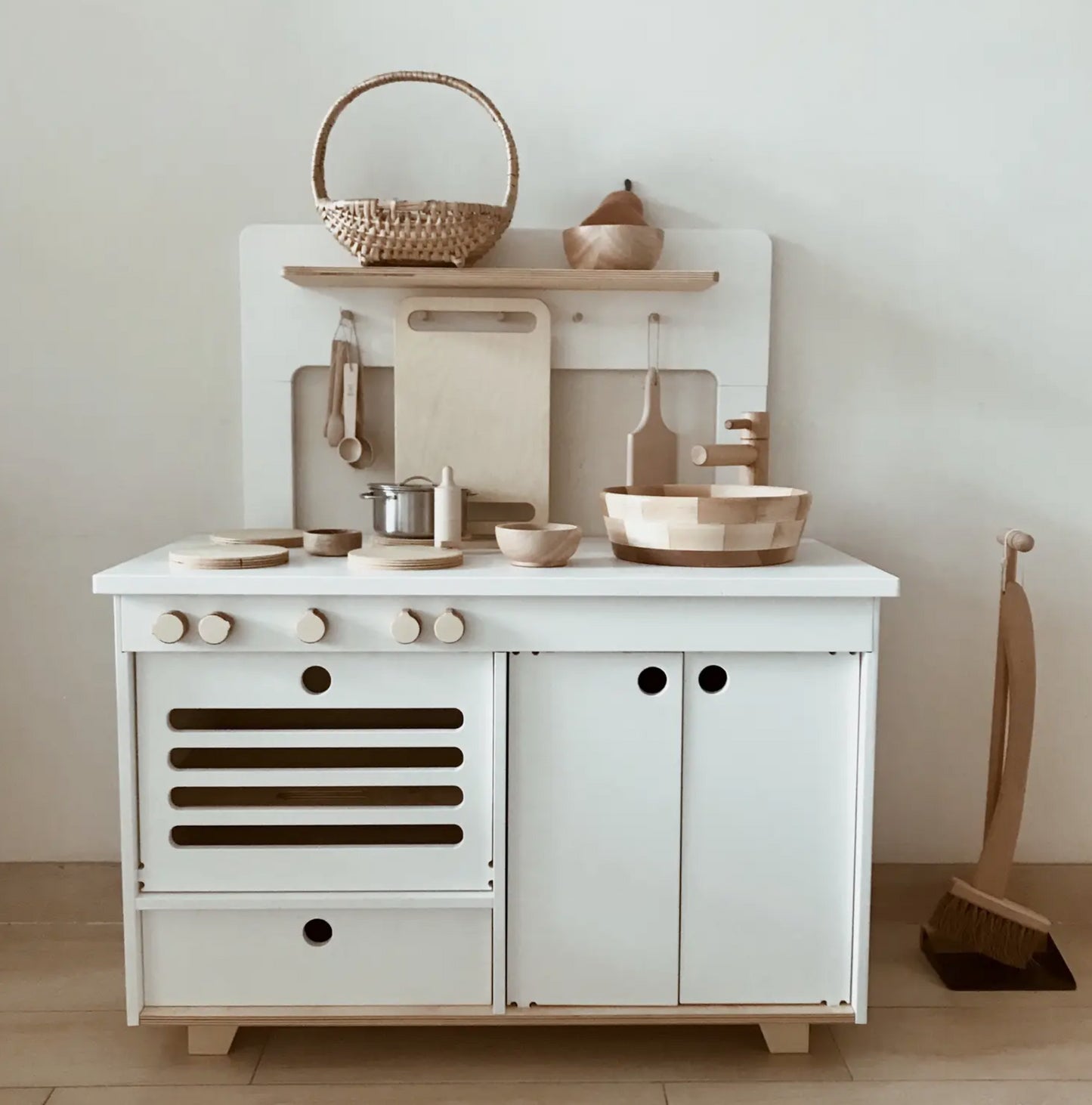 Zoe Play Kitchen (Milk)