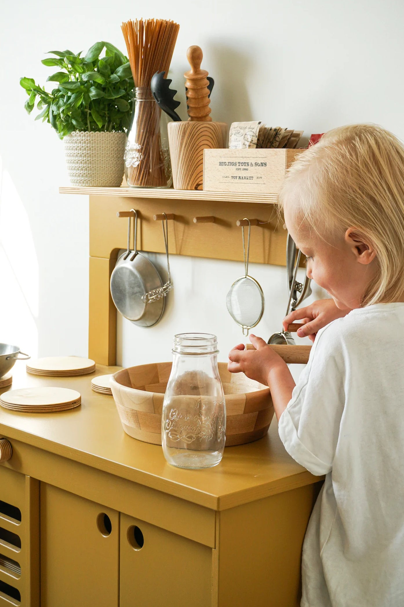 Zoe Play Kitchen (Mustard)