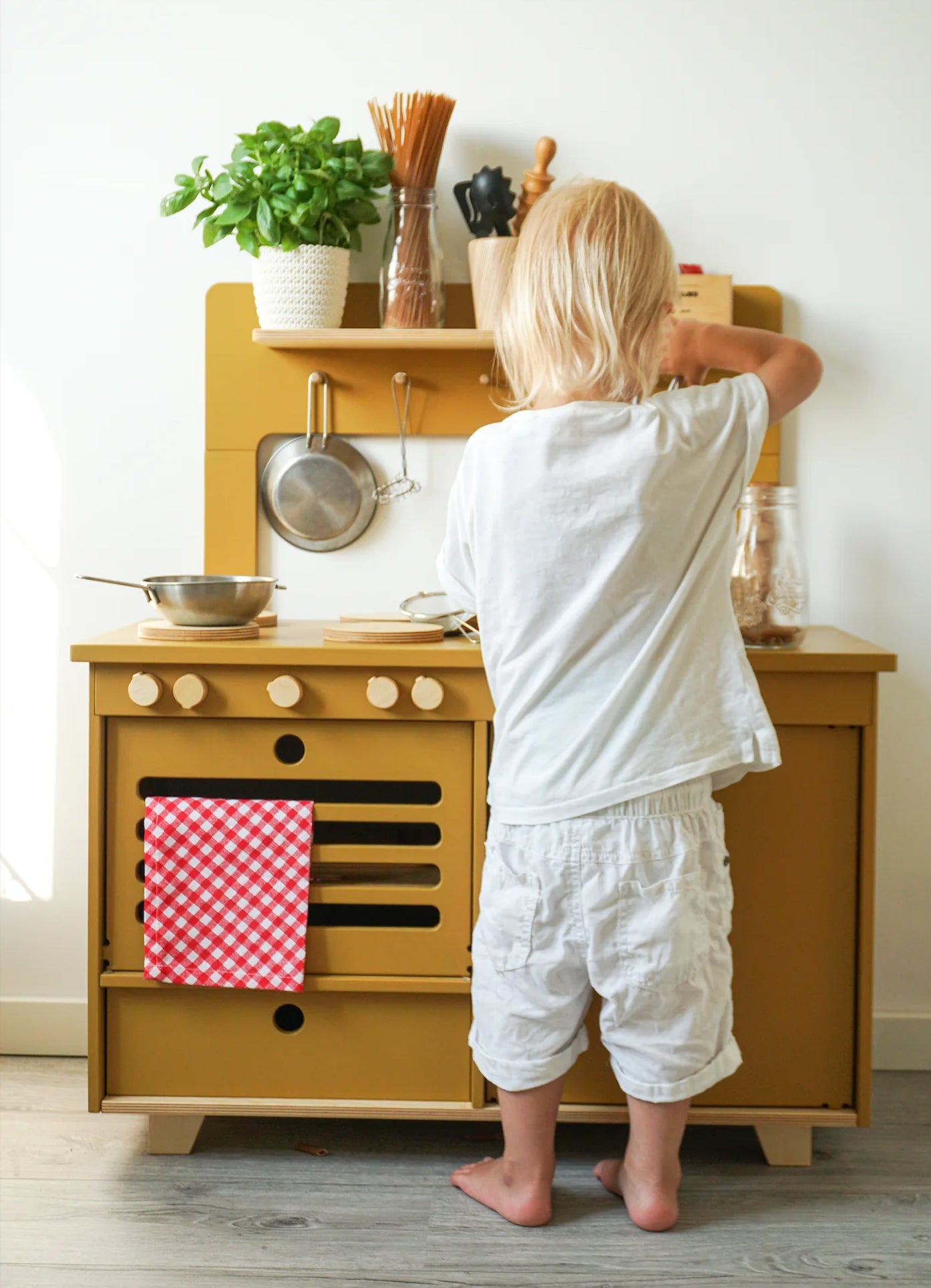 Zoe Play Kitchen (Mustard)