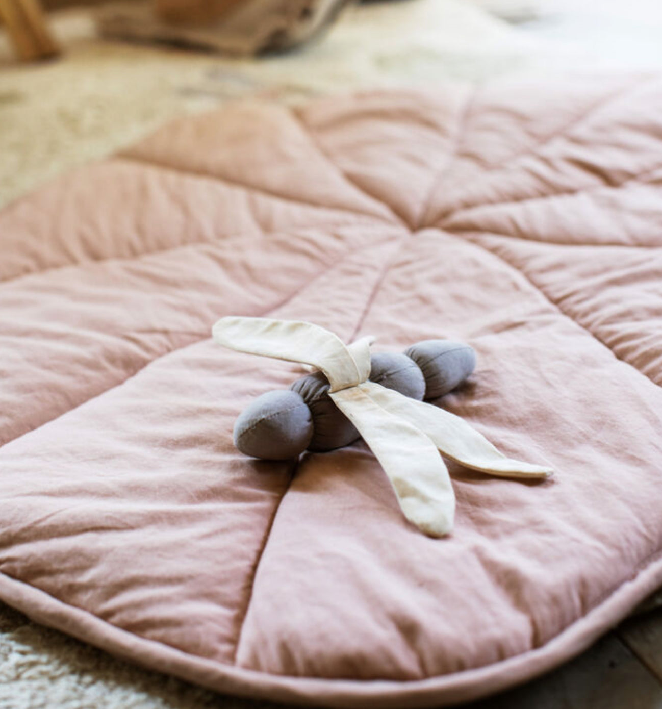 Water Lily Playmat in Vintage Nude