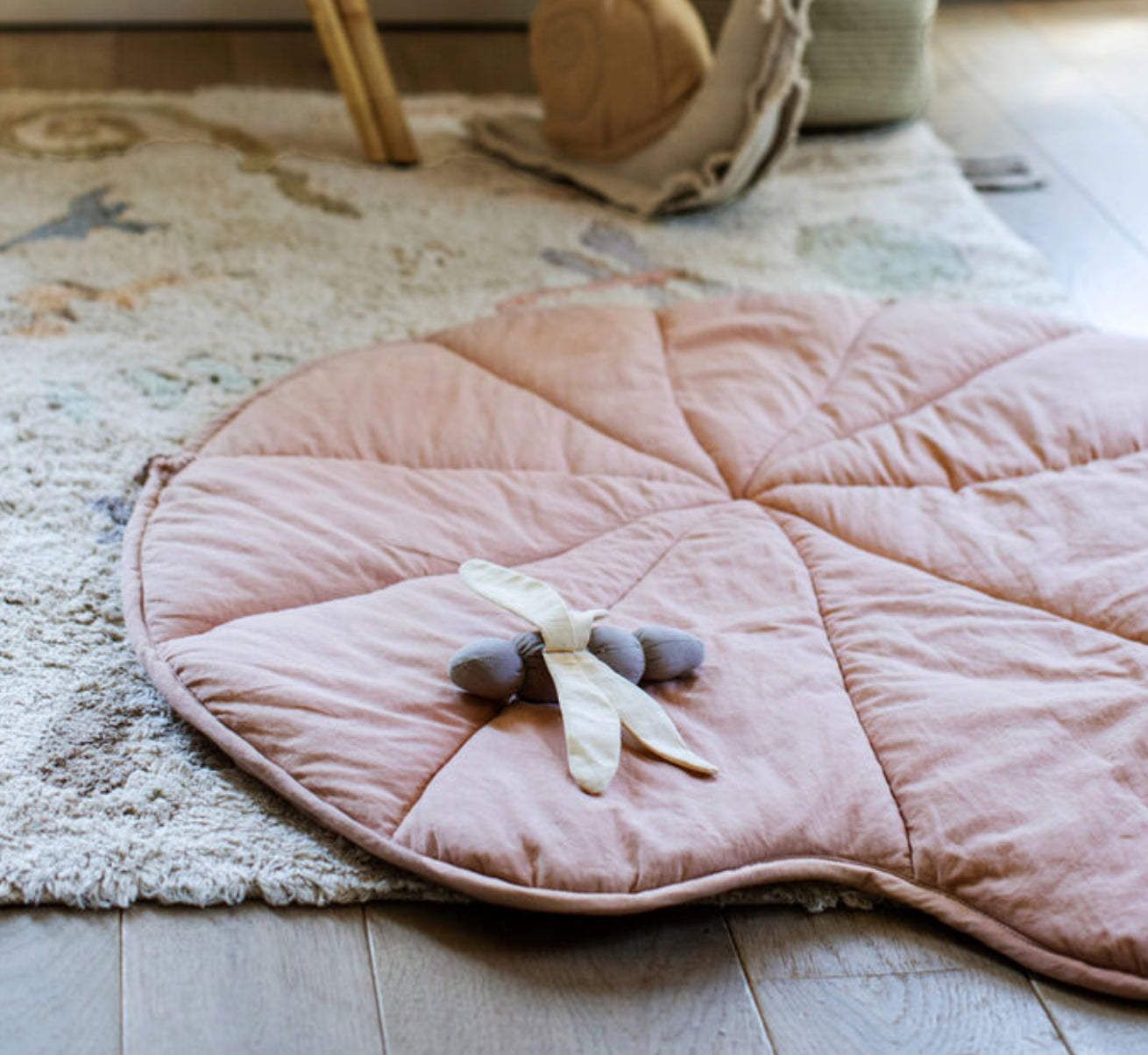 Water Lily Playmat in Vintage Nude