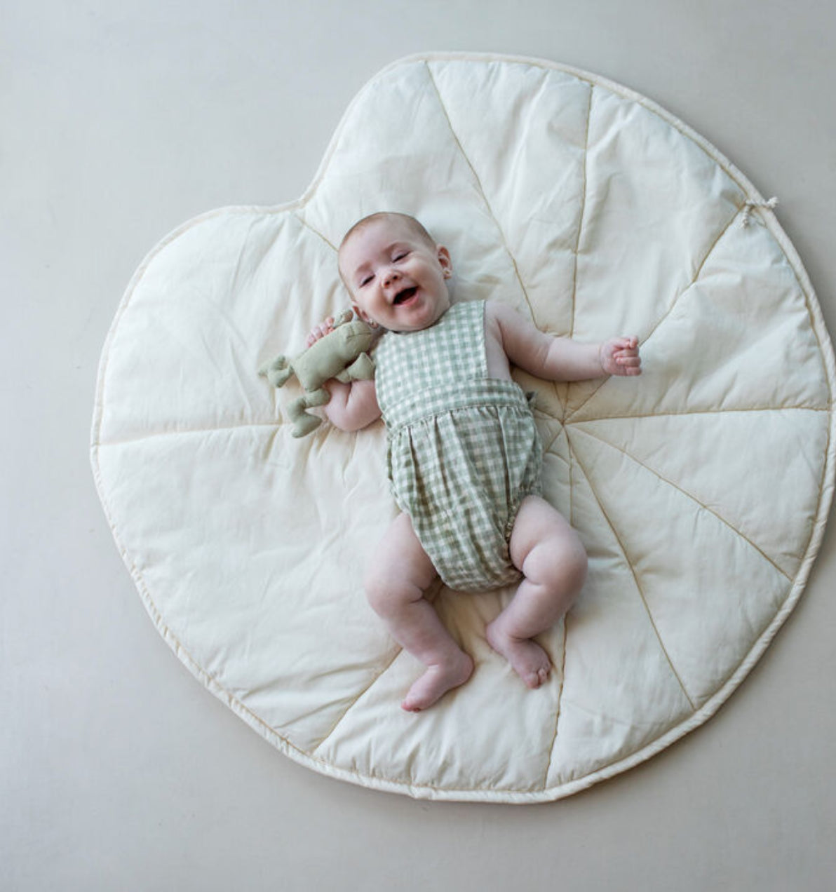 Water Lily Playmat in Natural