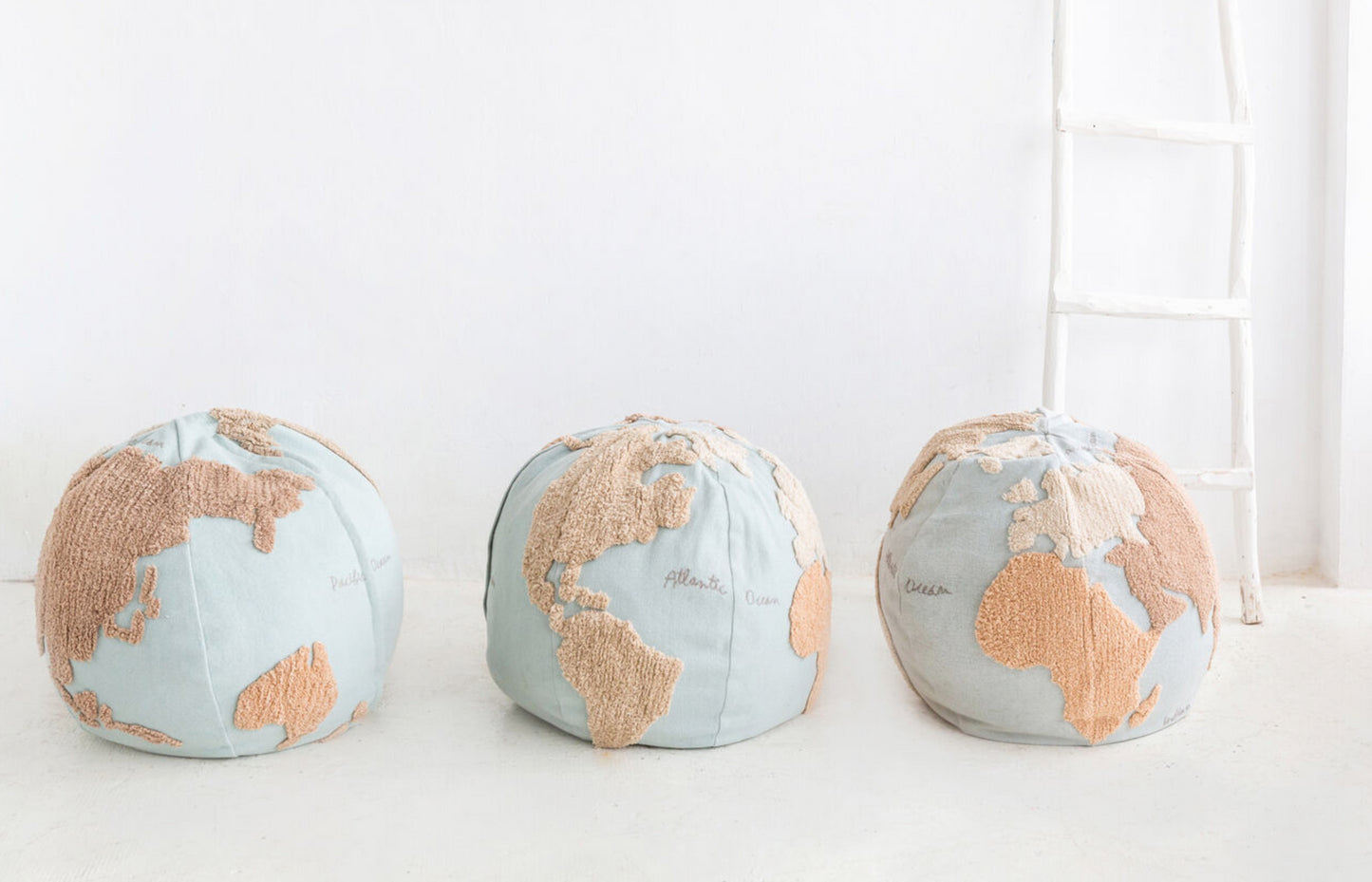 Globe Pouf